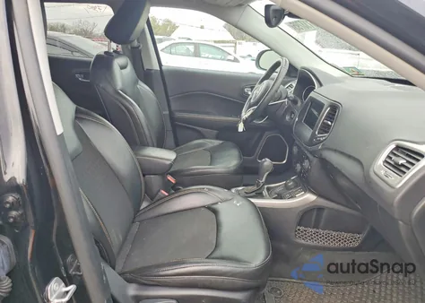 2018 Jeep Compass Latitude z USA, uszkodzony, nr VIN 3C4NJDBB2JT314620